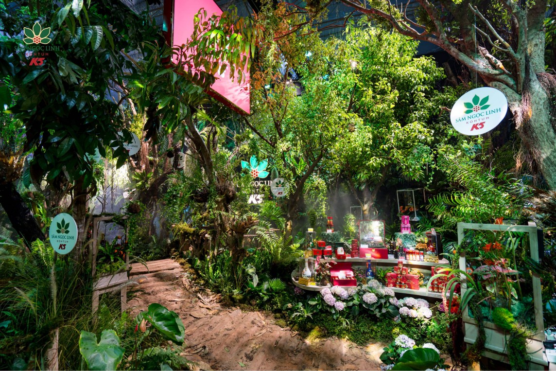 Rừng sâm xanh mát được dựng lại tại Lễ hội sâm và hương liệu, dược liệu quốc tế TP. Hồ Chí Minh 2024 Rừng sâm xanh mát được dựng lại tại Lễ hội sâm và hương liệu, dược liệu quốc tế TP. Hồ Chí Minh 2024