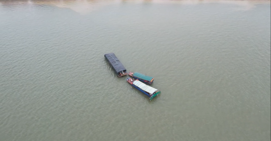 Thâm nhập sới bạc khủng giữa sông Hồng (Bài 1): Bí ẩn những con tàu không biển số Thâm nhập sới bạc khủng giữa sông Hồng (Bài 1): Bí ẩn những con tàu không biển số