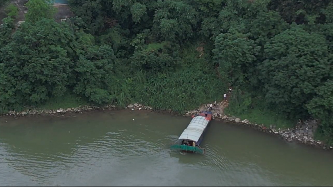 Thâm nhập sới bạc khủng giữa sông Hồng (Bài 1): Bí ẩn những con tàu không biển số Thâm nhập sới bạc khủng giữa sông Hồng (Bài 1): Bí ẩn những con tàu không biển số