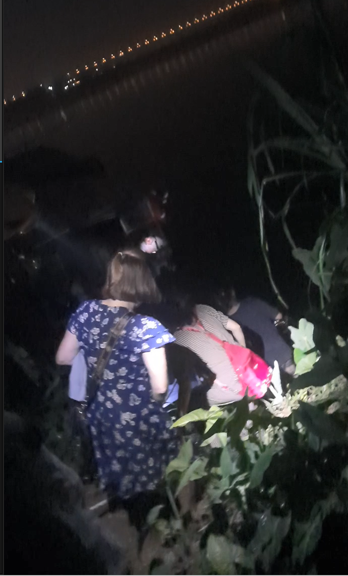 Sới bạc khủng trên ‘tàu ma’ giữa sông Hồng: Đi vào “hang cọp” Sới bạc khủng trên ‘tàu ma’ giữa sông Hồng: Đi vào “hang cọp”