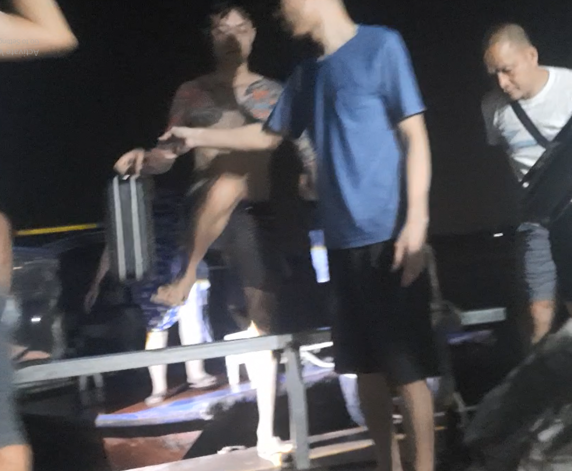 Sới bạc khủng trên ‘tàu ma’ giữa sông Hồng: Đi vào “hang cọp” Sới bạc khủng trên ‘tàu ma’ giữa sông Hồng: Đi vào “hang cọp”