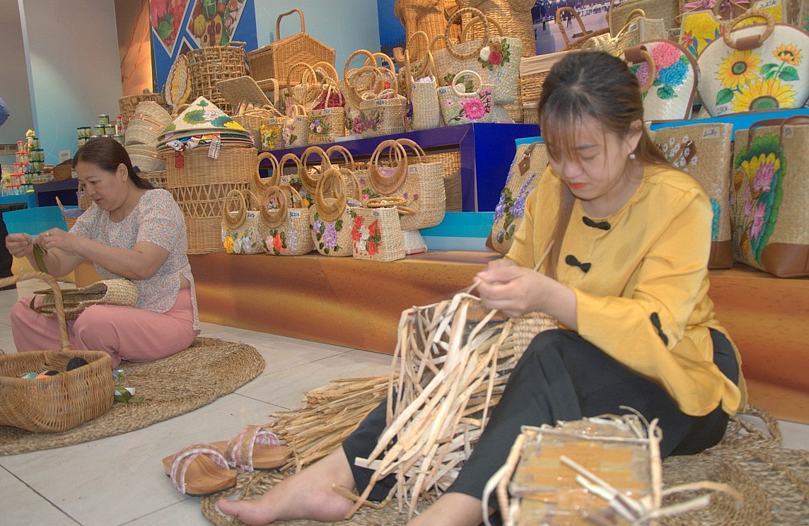 Khai mạc Tuần lễ giới thiệu các sản phẩm OCOP, đặc trưng Bình Dương tại TP. Hồ Chí Minh