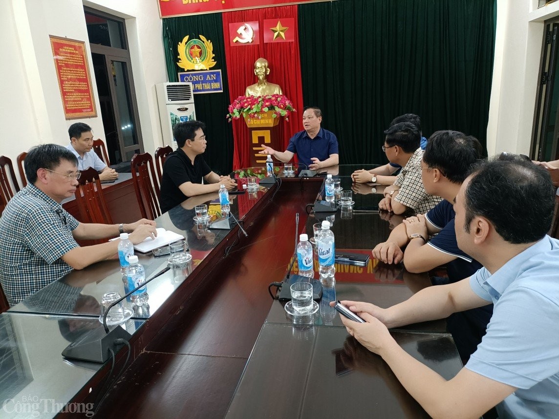 Khởi tố vụ án liên quan đến bé trai tại Thái Bình bị bỏ quên trên xe đưa đón học sinh dẫn đến tử vong. Khởi tố vụ án liên quan đến bé trai tại Thái Bình bị bỏ quên trên xe đưa đón học sinh dẫn đến tử vong.