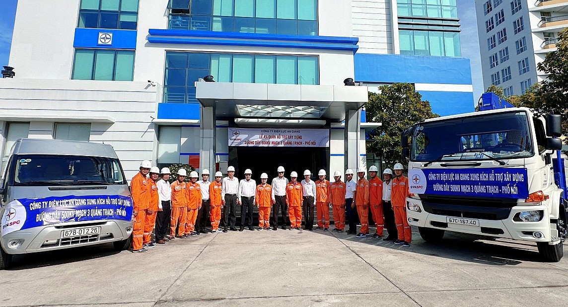 Hàng trăm kỹ sư, công nhân EVNSPC tăng cường cho dự án đường dây 500kV mạch 3 Quảng Trạch - Phố Nối