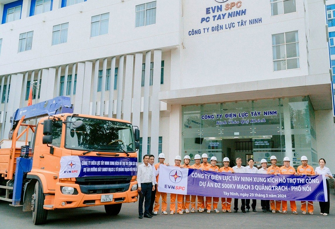 Hàng trăm kỹ sư, công nhân EVNSPC tăng cường cho dự án đường dây 500kV mạch 3 Quảng Trạch - Phố Nối