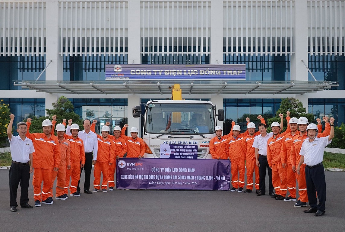 Hàng trăm kỹ sư, công nhân EVNSPC tăng cường cho dự án đường dây 500kV mạch 3 Quảng Trạch - Phố Nối