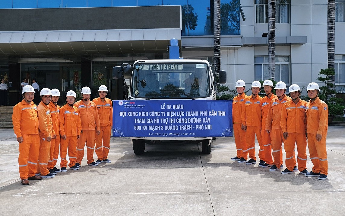 Hàng trăm kỹ sư, công nhân EVNSPC tăng cường cho dự án đường dây 500kV mạch 3 Quảng Trạch - Phố Nối