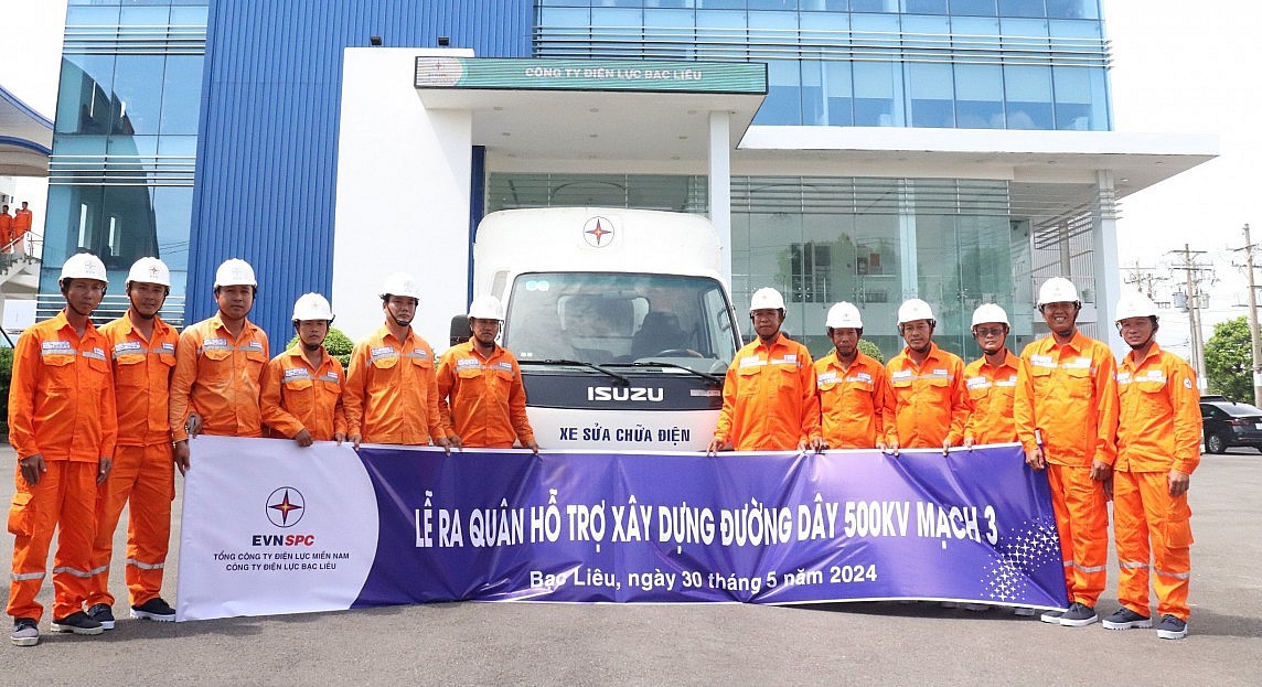 Hàng trăm kỹ sư, công nhân EVNSPC tăng cường cho dự án đường dây 500kV mạch 3 Quảng Trạch - Phố Nối