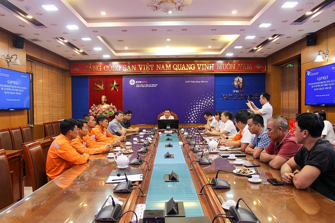Hơn 2.300 nhân lực EVN “tiếp sức” cho đường dây 500kV mạch 3 Hơn 2.300 nhân lực EVN “tiếp sức” cho đường dây 500kV mạch 3