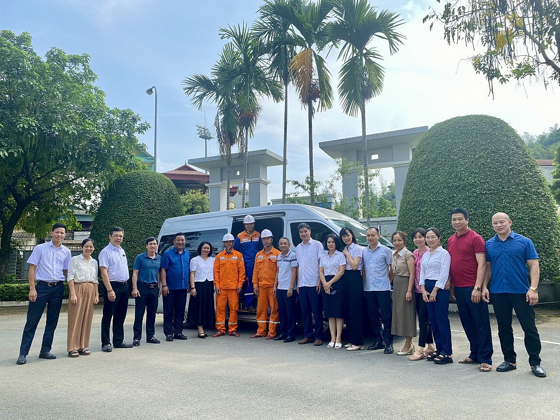 28 Đội xung kích EVNNPC hỗ trợ thi công Đường dây 500kV mạch 3