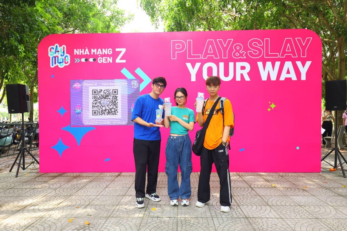 Các bạn sinh viên tại trường Đại học Hải Phòng chụp ảnh kỷ niệm Các bạn sinh viên tại trường Đại học Hải Phòng chụp ảnh kỷ niệm