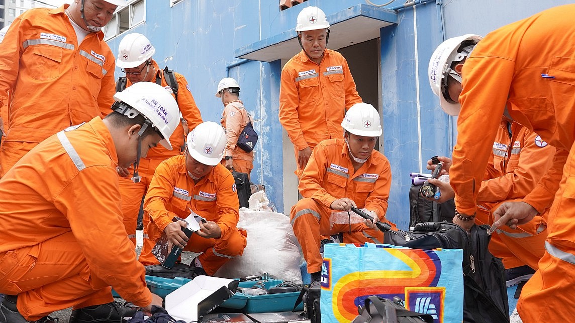 Hàng trăm kỹ sư, công nhân EVNHCMC tiếp sức thi công đường dây 500kV mạch 3 Quảng Trạch - Phối Nối