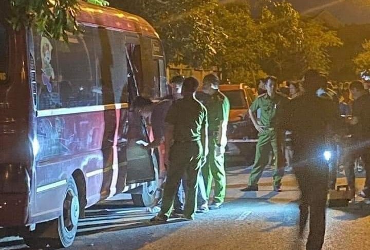 Vụ bé trai 5 tuổi tử vong trên xe đưa đón: Khởi tố thêm 2 giáo viên và tài xế lái xe Vụ bé trai 5 tuổi tử vong trên xe đưa đón: Khởi tố thêm 2 giáo viên và tài xế lái xe