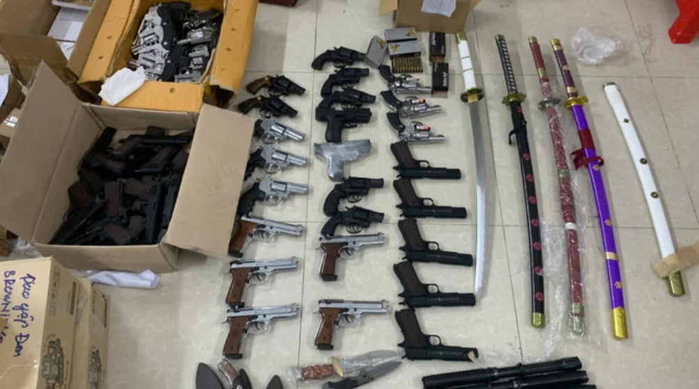 Thượng tướng Nguyễn Duy Ngọc gửi thư khen Công an TP.HCM chủ trì triệt xóa 2 nhóm mua bán vũ khí Thượng tướng Nguyễn Duy Ngọc gửi thư khen Công an TP.HCM chủ trì triệt xóa 2 nhóm mua bán vũ khí