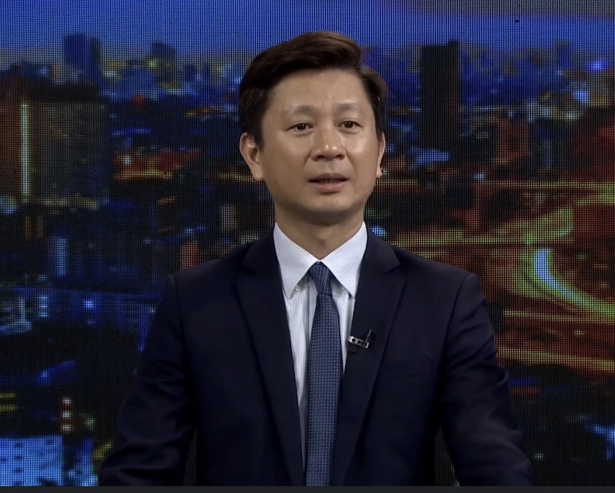 Các Ngân hàng mở cửa bán vàng, người dân xếp hàng chờ mua vàng đầu tư