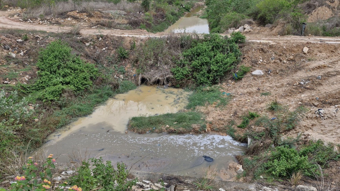 cống số 6 của khu xử lý chất thải tập trung Tóc Tiên chảy ra suối giao kèo cống số 6 của khu xử lý chất thải tập trung Tóc Tiên chảy ra suối giao kèo