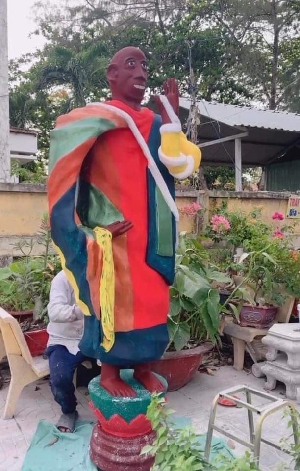 Chân dung ông Thích Minh Tuệ được một nghệ nhân dựng gây xôn xao cõi mạng (Ảnh: Mạng xã hội). Chân dung ông Thích Minh Tuệ được một nghệ nhân dựng gây xôn xao cõi mạng (Ảnh: Mạng xã hội).