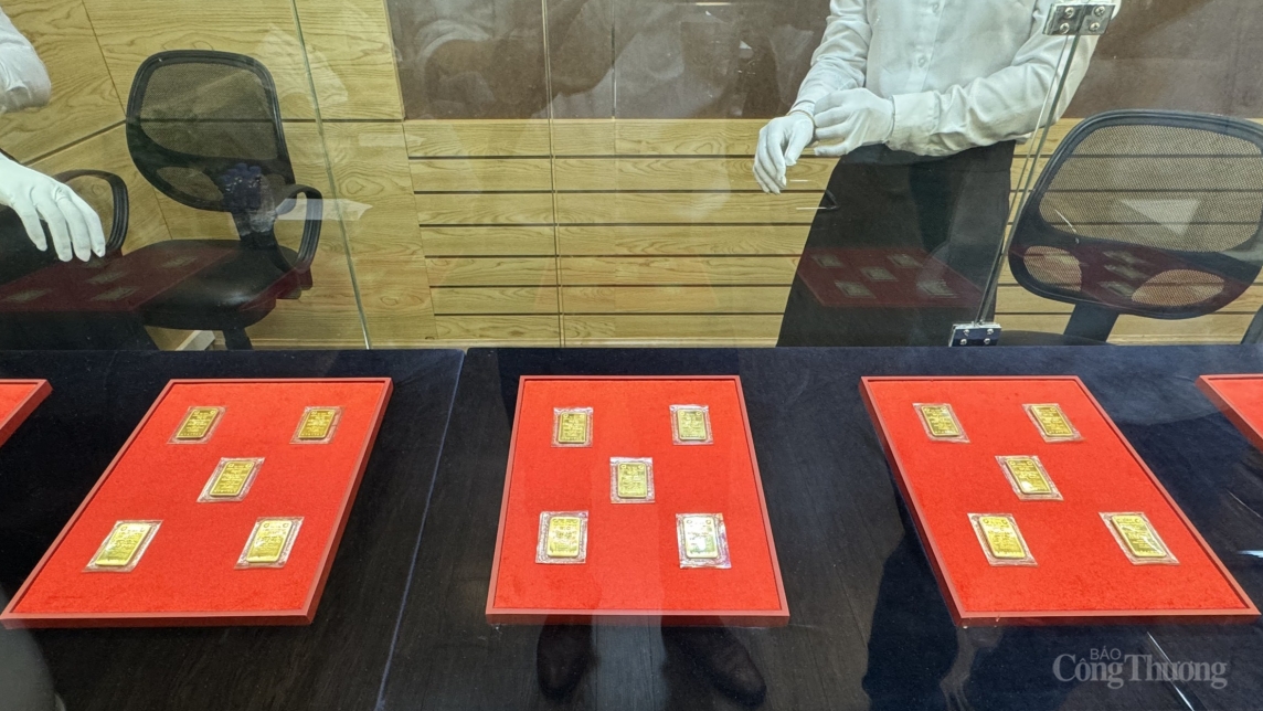 Mua vàng đầu tư cả triệu đồng mỗi lượng, chuyên gia khuyến cáo ''bình tĩnh để bảo vệ tài sản'' Mua vàng đầu tư cả triệu đồng mỗi lượng, chuyên gia khuyến cáo ''bình tĩnh để bảo vệ tài sản''