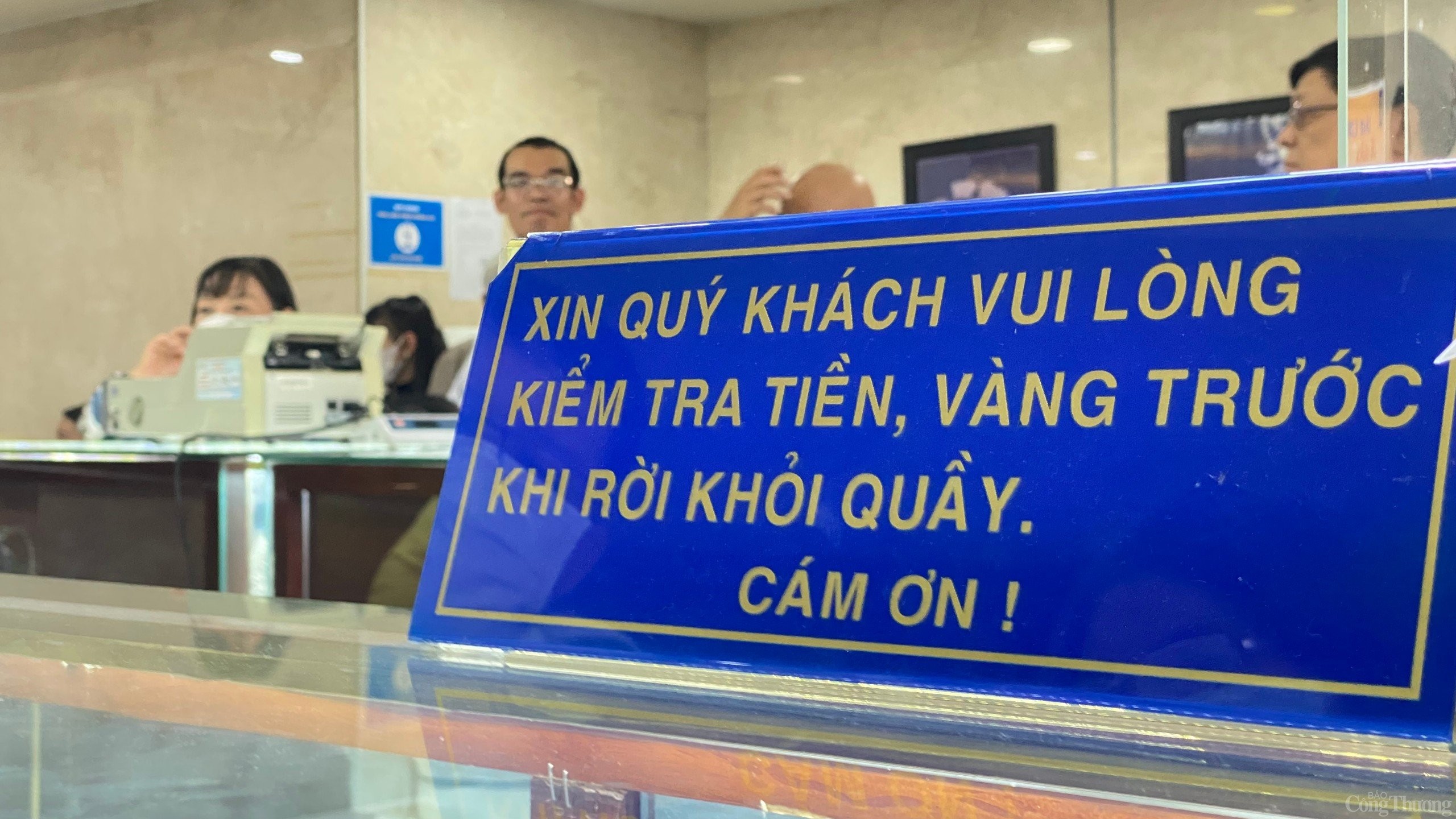 Chủ tịch UBND TP. Hồ Chí Minh chỉ đạo “nóng” về sản xuất vàng miếng SJC