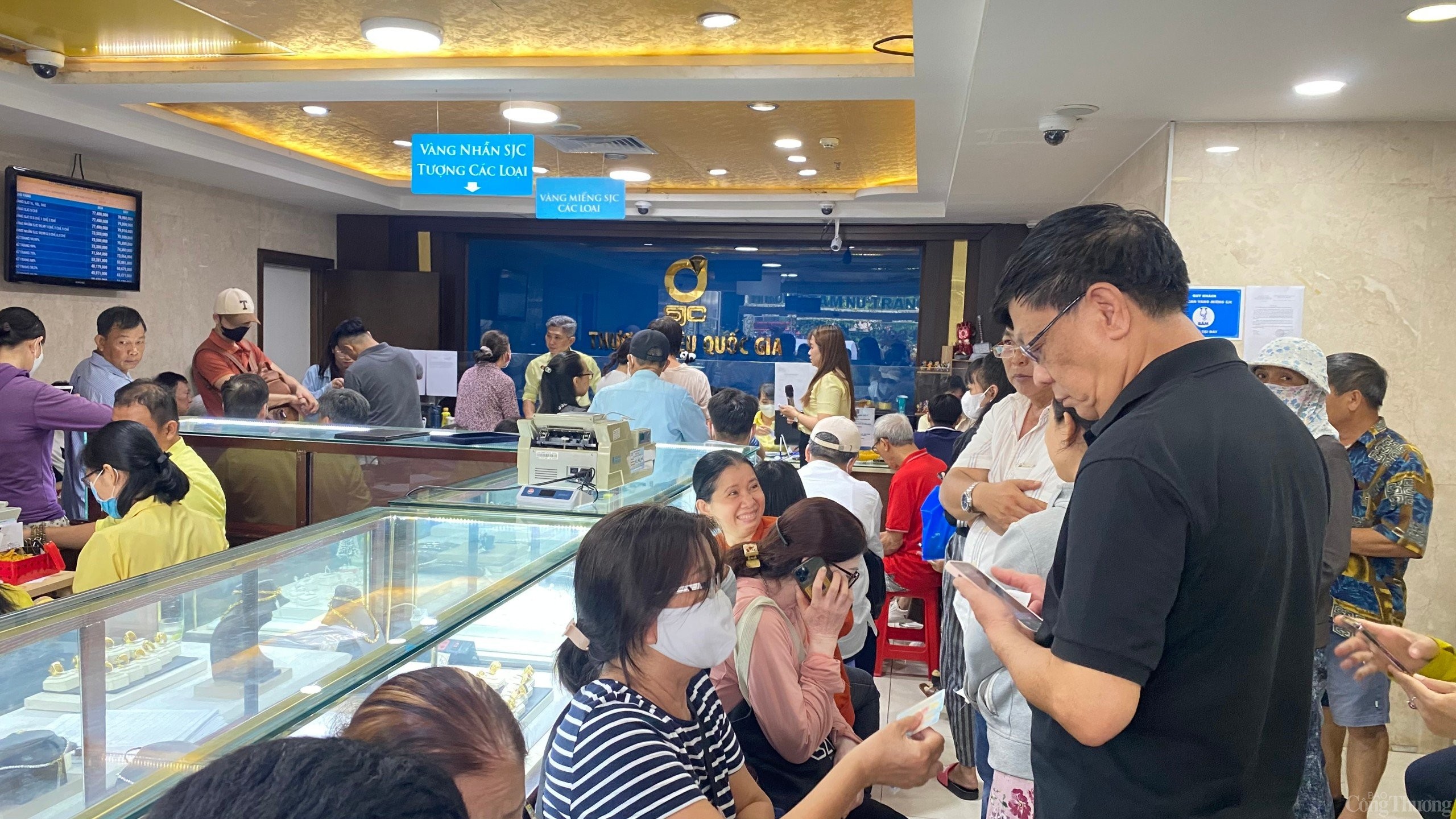 Chủ tịch UBND TP. Hồ Chí Minh chỉ đạo “nóng” về sản xuất vàng miếng SJC Chủ tịch UBND TP. Hồ Chí Minh chỉ đạo “nóng” về sản xuất vàng miếng SJC