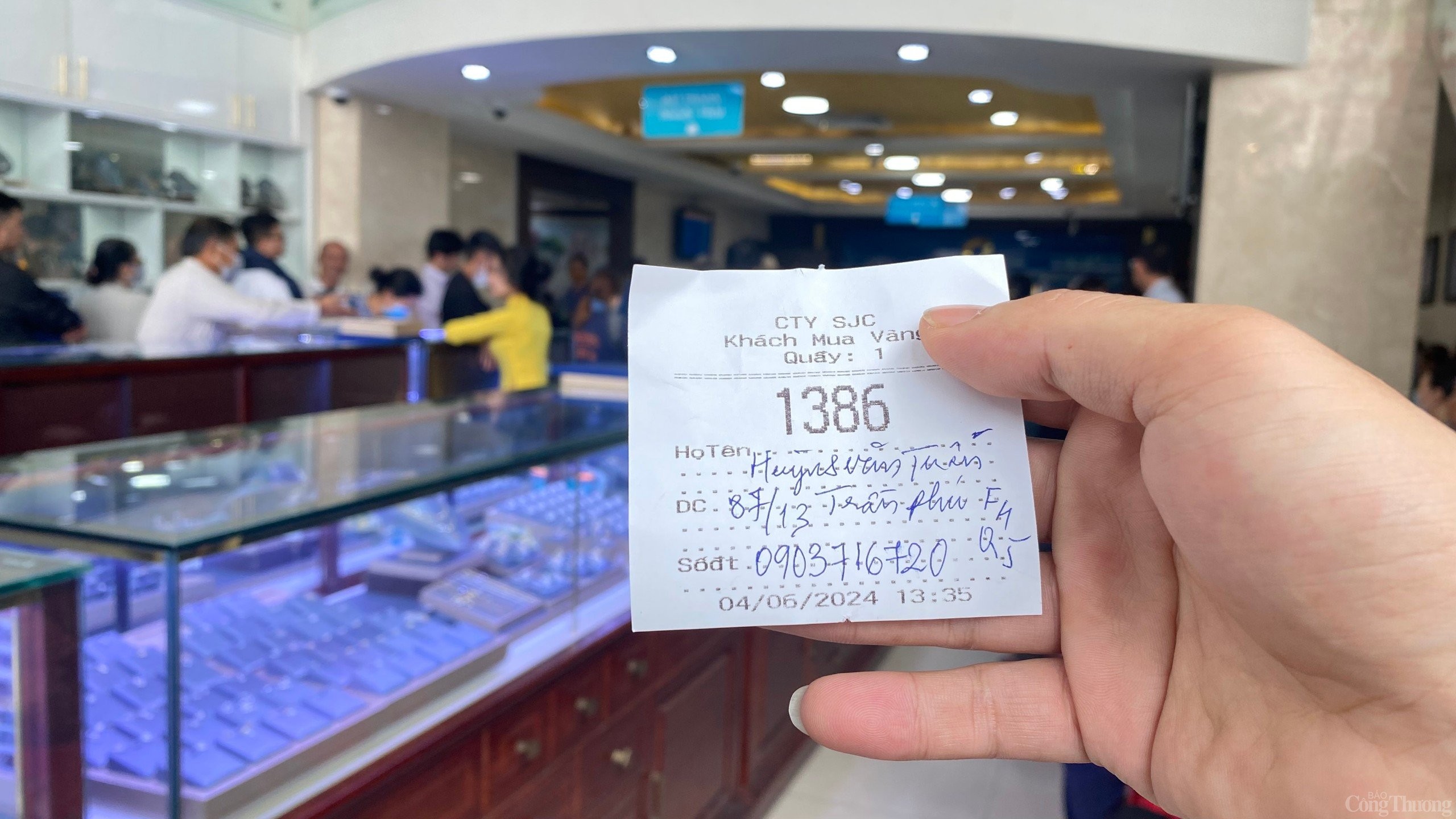 Chủ tịch UBND TP. Hồ Chí Minh chỉ đạo “nóng” về sản xuất vàng miếng SJC