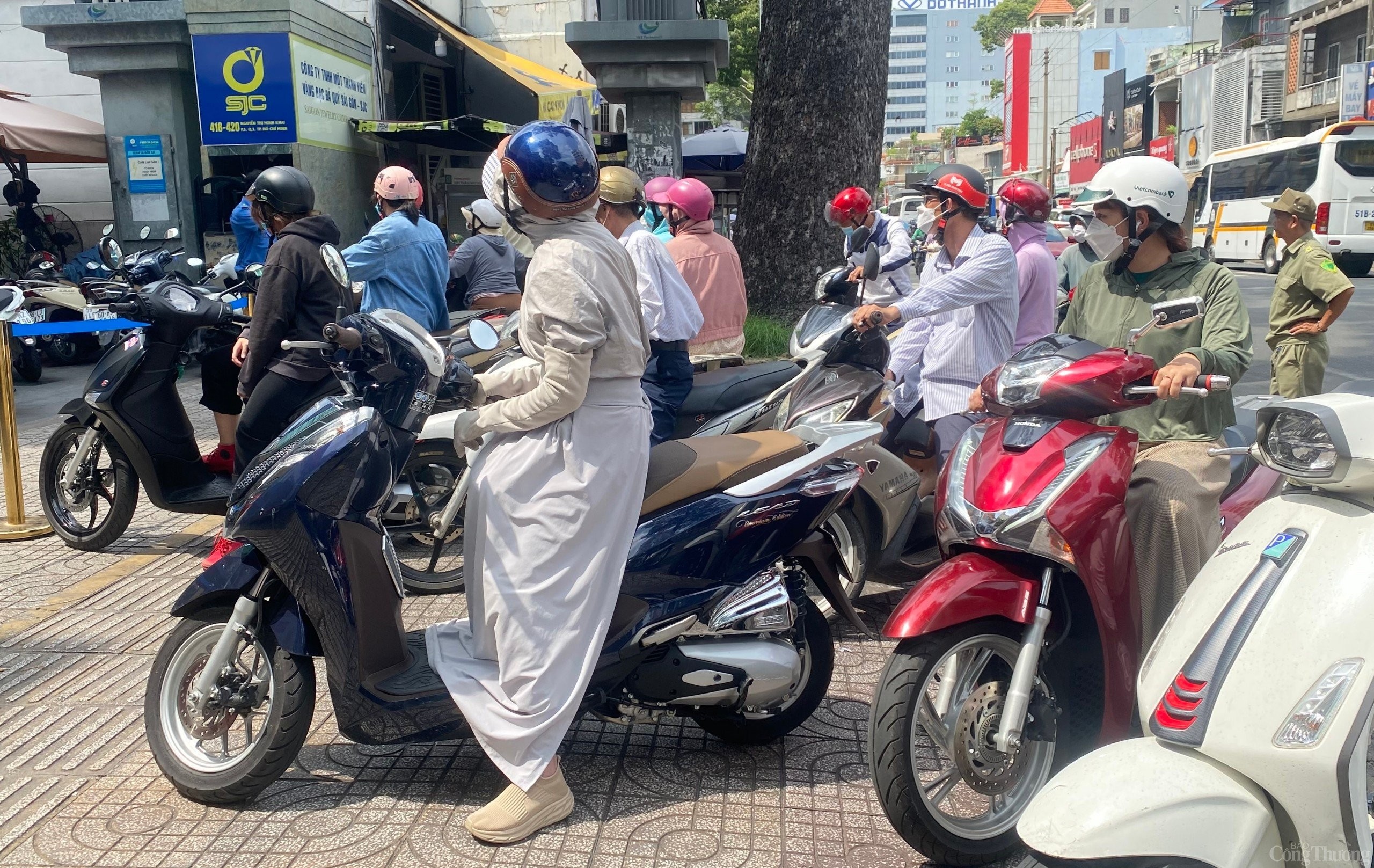 Chủ tịch UBND TP. Hồ Chí Minh chỉ đạo “nóng” về sản xuất vàng miếng SJC Chủ tịch UBND TP. Hồ Chí Minh chỉ đạo “nóng” về sản xuất vàng miếng SJC