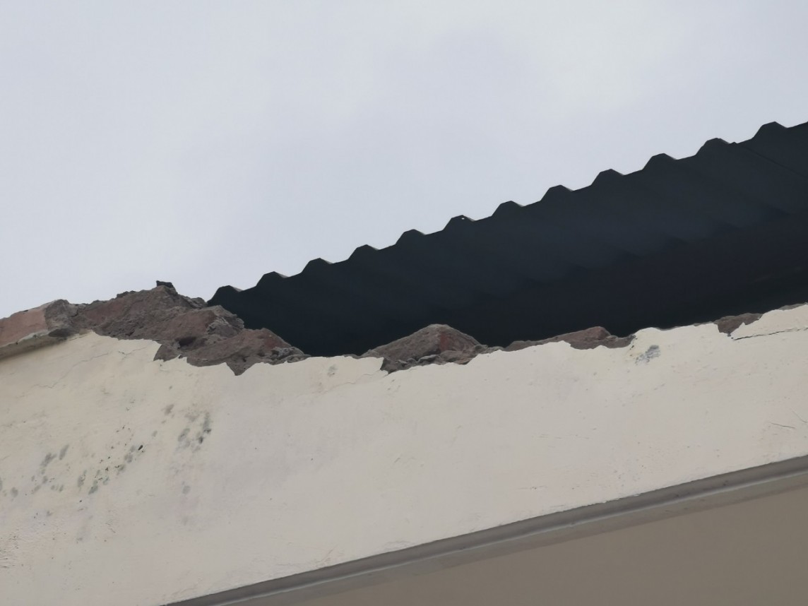 Sập mái hiên nhà văn hóa ở Hà Nội khiến 6 học sinh nhập viện hé lộ nhiều bất thường