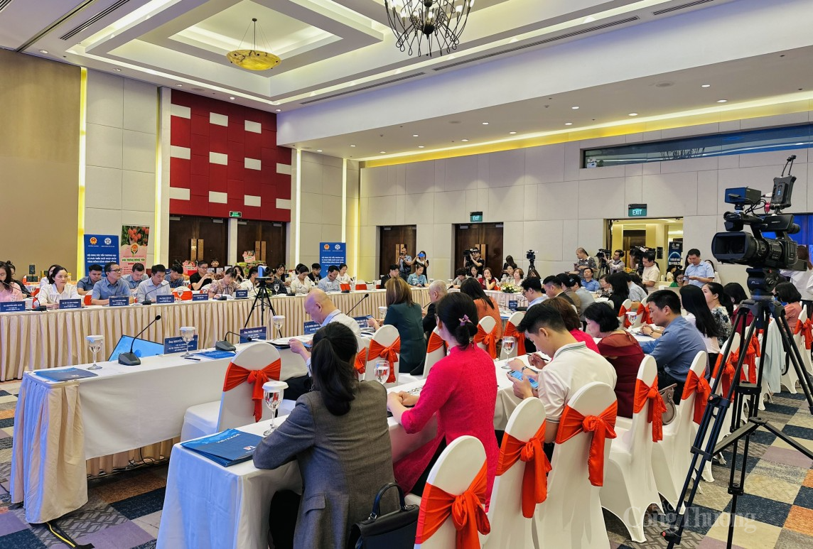 Thứ trưởng Nguyễn Sinh Nhật Tân: Thứ trưởng Nguyễn Sinh Nhật Tân: