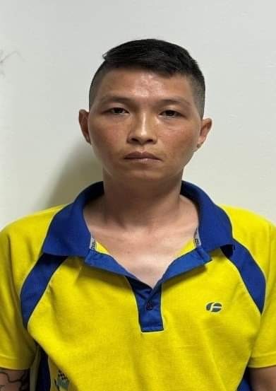 Hà Nội: Công an quận Long Biên khởi tố đối tượng cướp giật dây chuyền của phụ nữ đi đường Hà Nội: Công an quận Long Biên khởi tố đối tượng cướp giật dây chuyền của phụ nữ đi đường