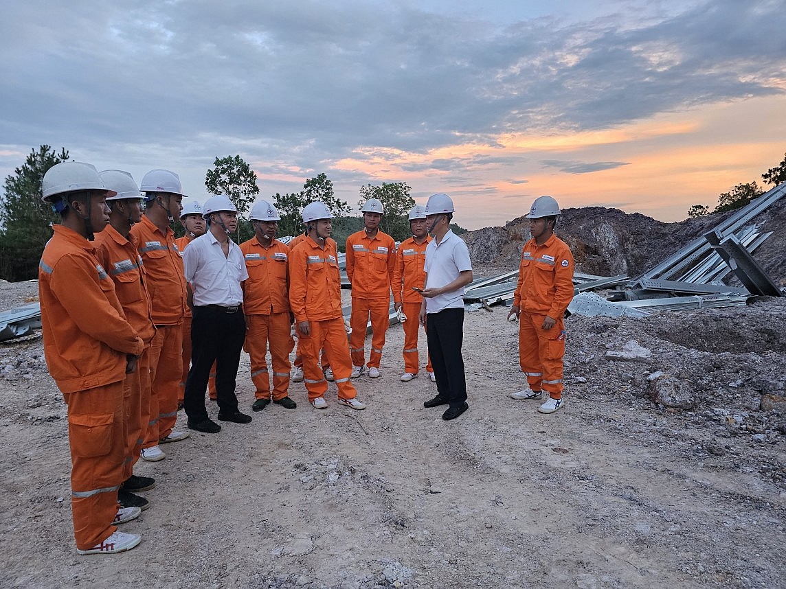 Người EVNNPC tự hào được góp sức trên công trường đường dây 500kV mạch 3 Người EVNNPC tự hào được góp sức trên công trường đường dây 500kV mạch 3
