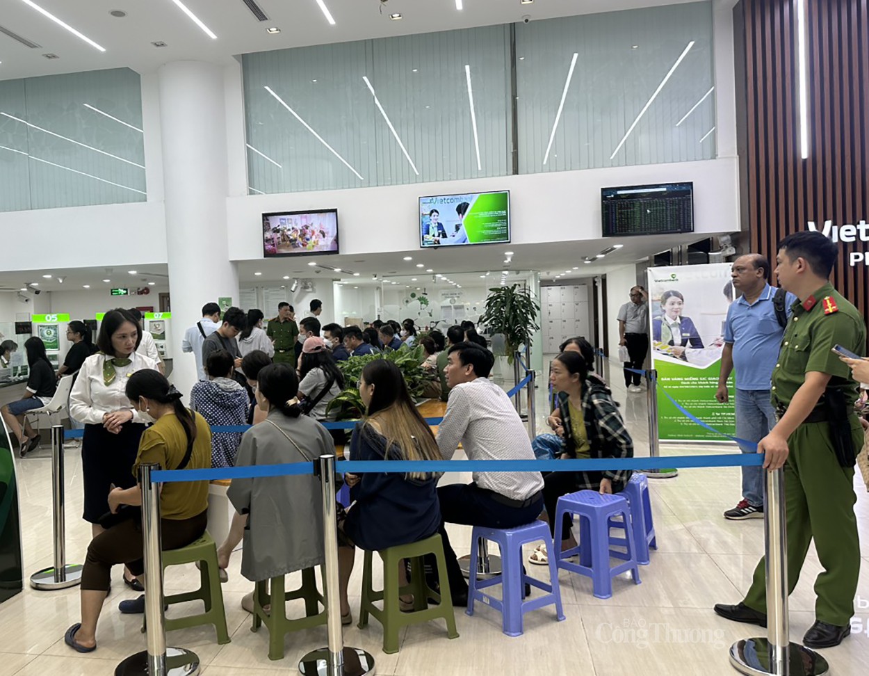 Ngày 6/6, giá vàng SJC giảm tiếp 1triệu đồng/lượng, người dân chớ vội vàng