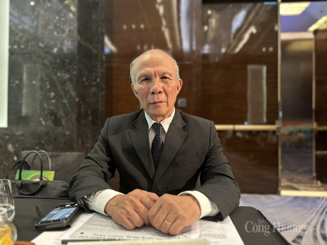 Vàng giảm hơn 16 triệu đồng/lượng, người dân có nên mua? Vàng giảm hơn 16 triệu đồng/lượng, người dân có nên mua?