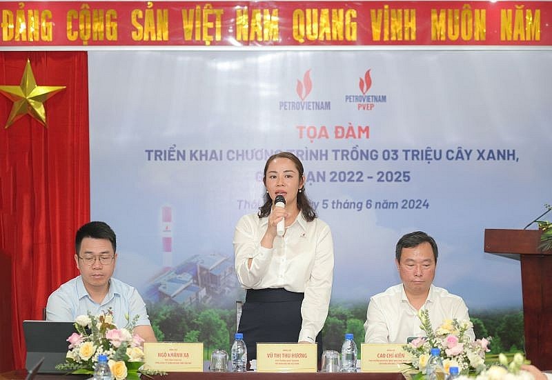 Bà Vũ Thị Thu Hương – Phó Trưởng Ban Truyền thông và Văn hóa Doanh nghiệp Tập đoàn phát biểu tại tọa đàm Bà Vũ Thị Thu Hương – Phó Trưởng Ban Truyền thông và Văn hóa Doanh nghiệp Tập đoàn phát biểu tại tọa đàm