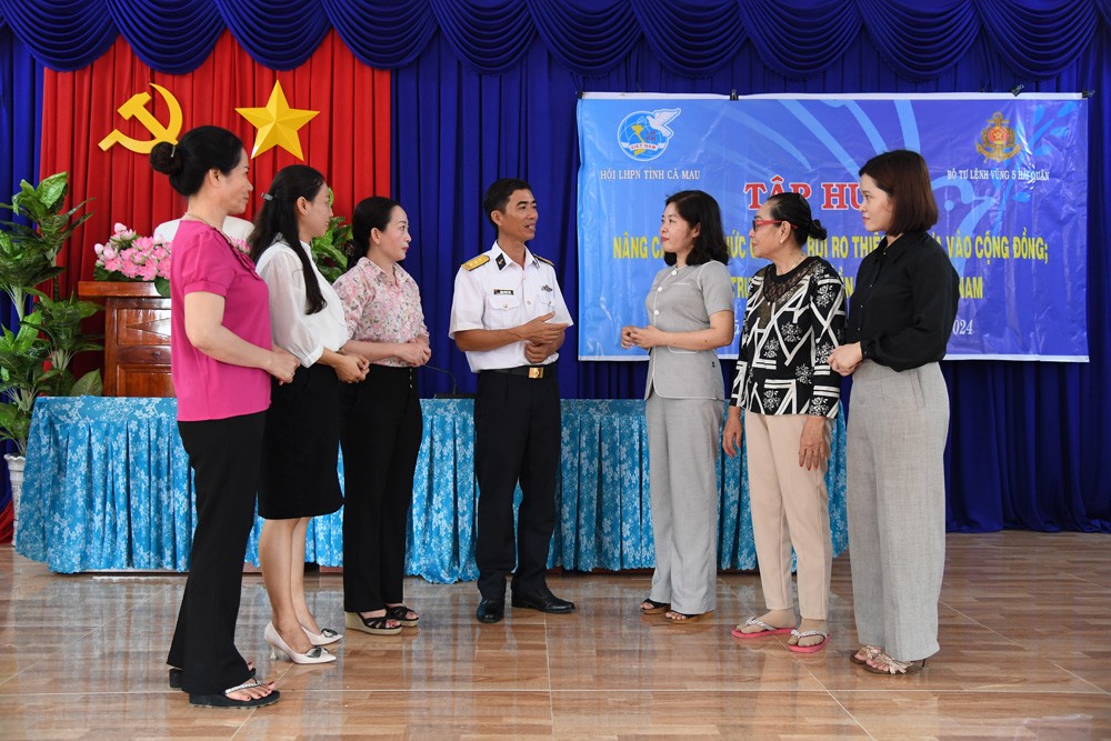 Bộ Tư lệnh Vùng 5 Hải quân thông tin về biển, đảo tại tỉnh Cà Mau Bộ Tư lệnh Vùng 5 Hải quân thông tin về biển, đảo tại tỉnh Cà Mau