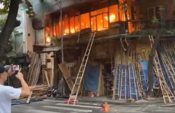 Hà Nội: Cháy quán cà phê thiết kế từ tre nứa, 