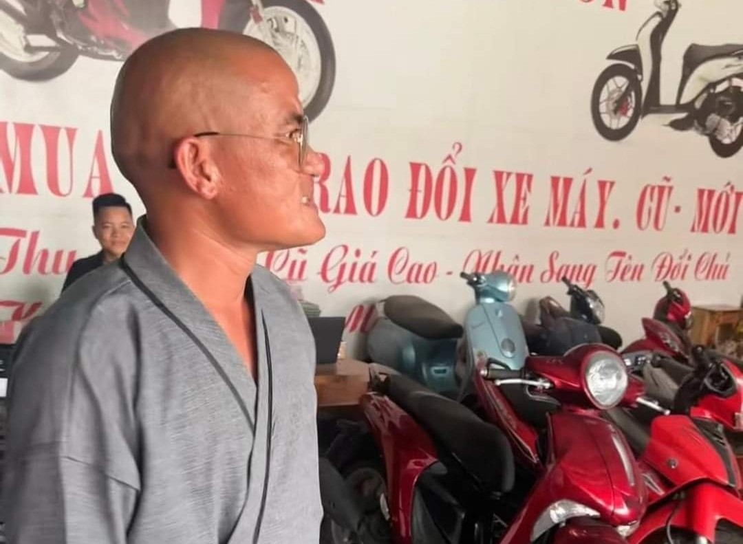 Hộ pháp Kim Cang từng để lại nhiều bình luận trái chiều khi có quá trình đi theo ông Thích Minh Tuệ. Hộ pháp Kim Cang từng để lại nhiều bình luận trái chiều khi có quá trình đi theo ông Thích Minh Tuệ.