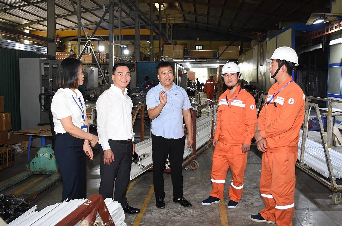 lãnh đạo công ty Điện lực đông anh và giám đốc công ty TNHH Nhôm Việt Ý lãnh đạo công ty Điện lực đông anh và giám đốc công ty TNHH Nhôm Việt Ý