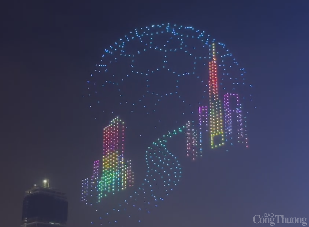 TP. Hồ Chí Minh: Mãn nhãn với màn trình diễn ánh sáng lớn nhất từ trước đến nay