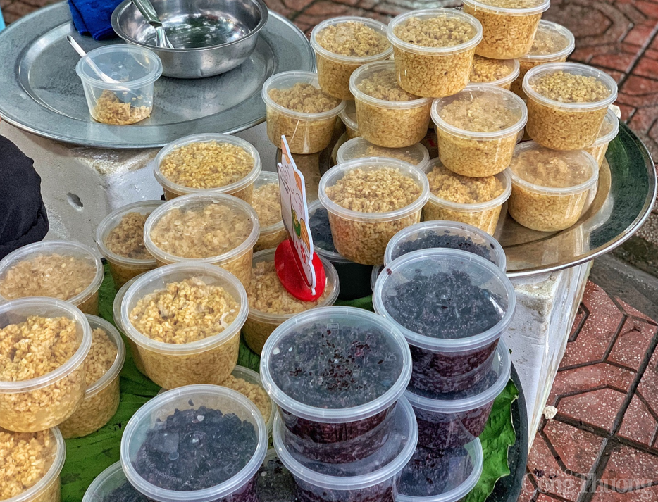 Hà Nội: Món ăn giết sâu bọ hút khách, tiểu thương “hốt bạc” ngày Tết Đoan Ngọ Hà Nội: Món ăn giết sâu bọ hút khách, tiểu thương “hốt bạc” ngày Tết Đoan Ngọ