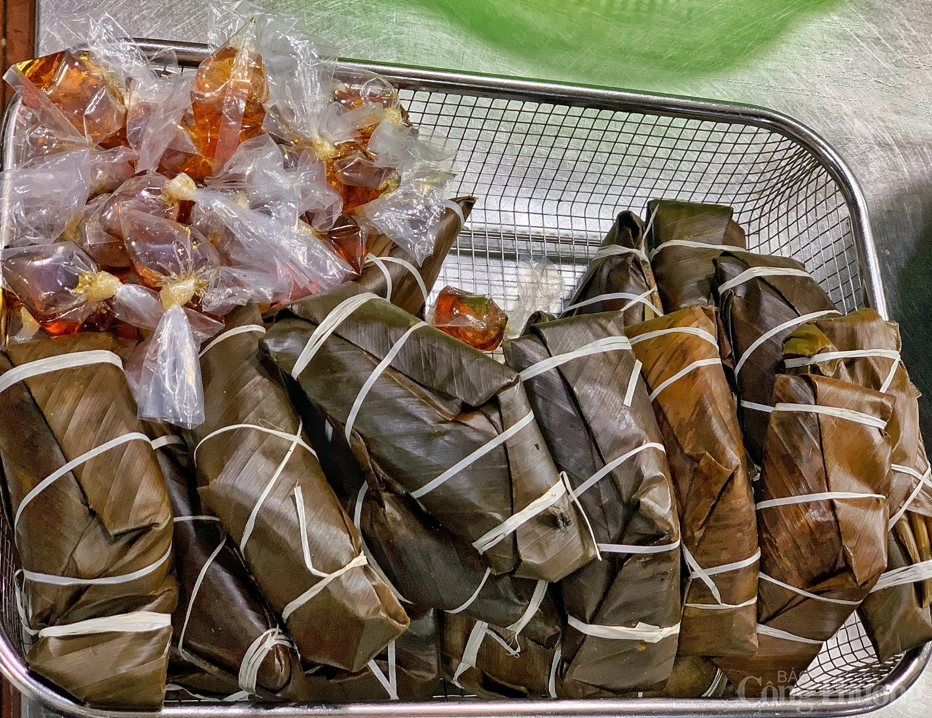 Hà Nội: Món ăn giết sâu bọ hút khách, tiểu thương “hốt bạc” ngày Tết Đoan Ngọ Hà Nội: Món ăn giết sâu bọ hút khách, tiểu thương “hốt bạc” ngày Tết Đoan Ngọ