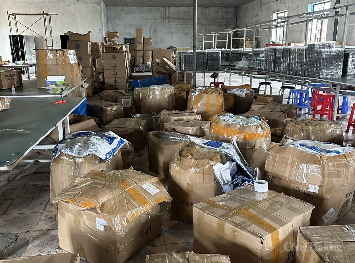 Nóng: Phát hiện kho thuốc lá điện tử nhập lậu số lượng lớn nhất từ trước đến nay Nóng: Phát hiện kho thuốc lá điện tử nhập lậu số lượng lớn nhất từ trước đến nay