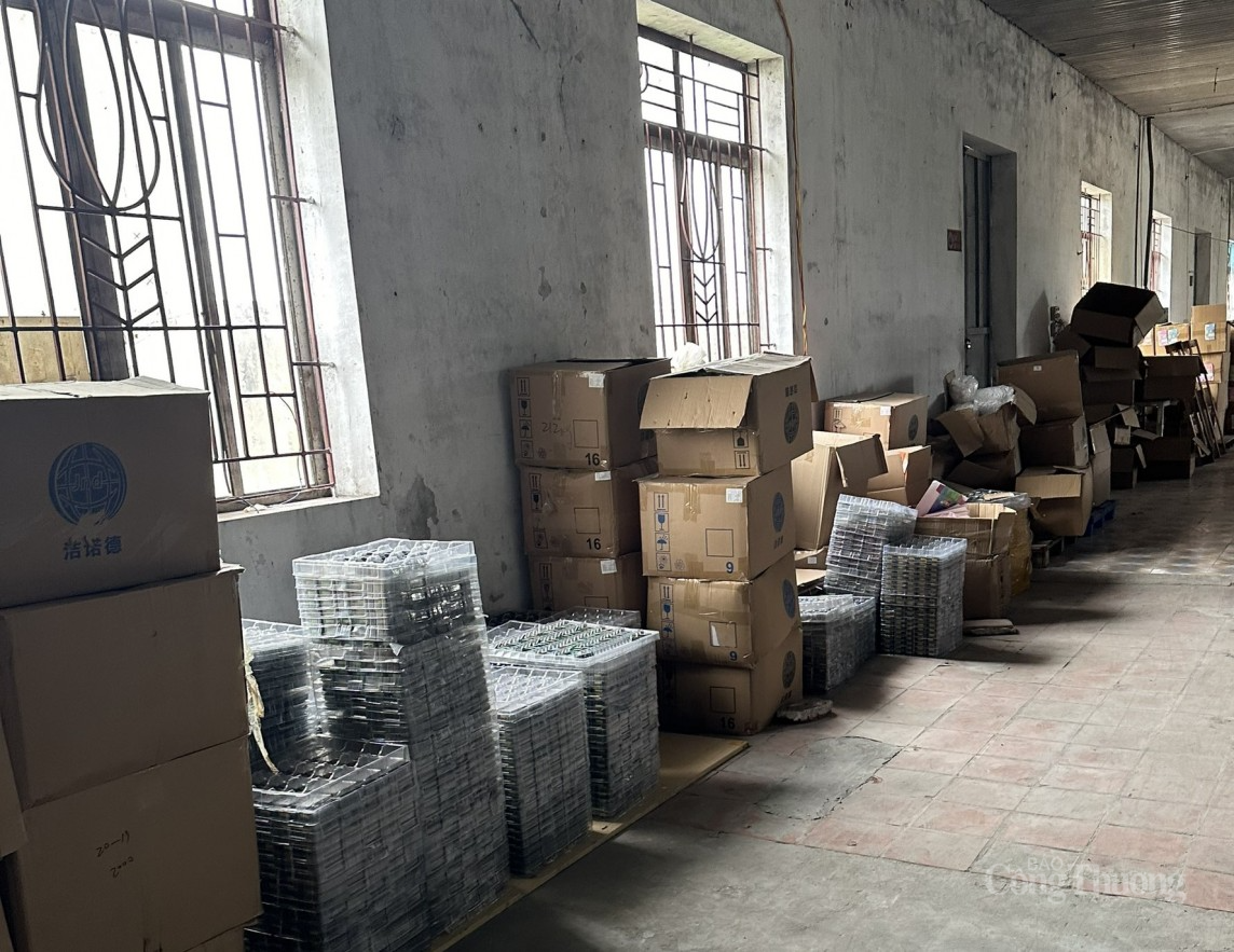 Nóng: Phát hiện kho thuốc lá điện tử nhập lậu số lượng lớn nhất từ trước đến nay Nóng: Phát hiện kho thuốc lá điện tử nhập lậu số lượng lớn nhất từ trước đến nay