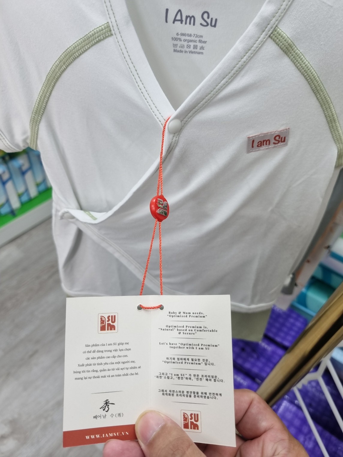 Sản phẩm không đầy đủ thông tin và không có chứng nhận hợp quy (Ảnh: Đăng Khoa)