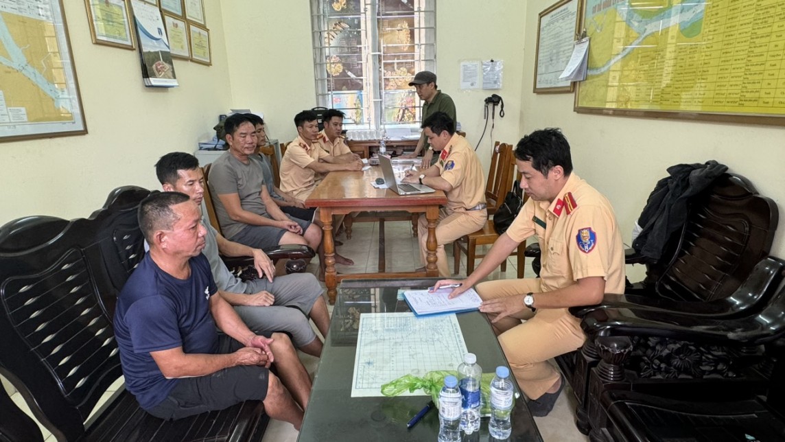 Hải Phòng: Tạm giữ hơn 3.500 m3 cát liên quan các đối tượng đánh bạc trên sông Bạch Đằng Hải Phòng: Tạm giữ hơn 3.500 m3 cát liên quan các đối tượng đánh bạc trên sông Bạch Đằng