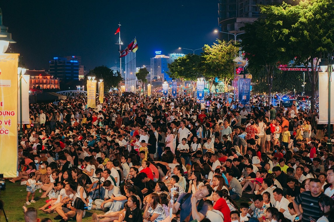 Lễ hội sông nước TP. Hồ Chí Minh: Thu hút hơn 1,3 triệu lượt khách, doanh thu đạt 4.250 tỷ đồng Lễ hội sông nước TP. Hồ Chí Minh: Thu hút hơn 1,3 triệu lượt khách, doanh thu đạt 4.250 tỷ đồng