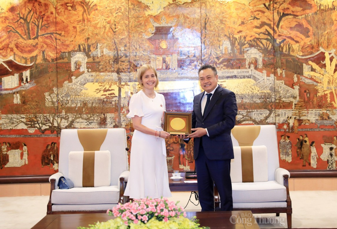 Chủ tịch UBND TP Hà Nội Trần Sỹ Thanh tiếp tân Đại sứ Peru tại Việt Nam Chủ tịch UBND TP Hà Nội Trần Sỹ Thanh tiếp tân Đại sứ Peru tại Việt Nam