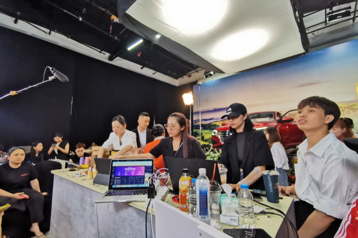 Phiên live gần nhất nhà Quyền Leo nổ ra nhiều tranh cãi về chất lượng sản phẩm cũng như tính chính xác của giá trị phiên hay chỉ là màn