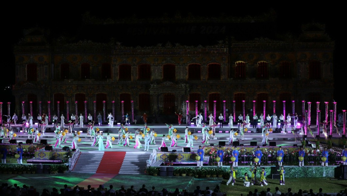 Thừa Thiên Huế: Lưu luyến đêm giã bạn tạm biệt Festival Huế 2024 Thừa Thiên Huế: Lưu luyến đêm giã bạn tạm biệt Festival Huế 2024