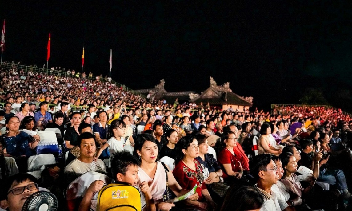 Thừa Thiên Huế: Lưu luyến đêm giã bạn tạm biệt Festival Huế 2024 Thừa Thiên Huế: Lưu luyến đêm giã bạn tạm biệt Festival Huế 2024