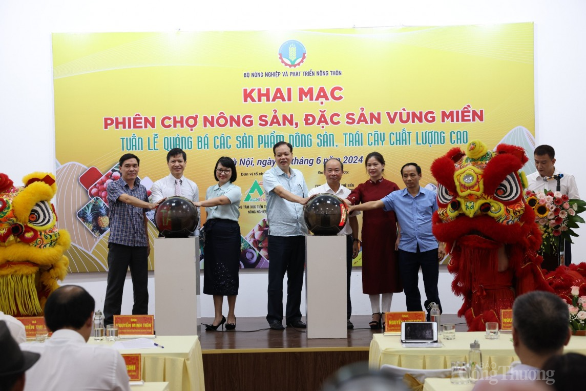 Phiên chợ nông sản, đặc sản vùng miền 2024: Đẩy mạnh xúc tiến thương mại sản phẩm qua kênh thương mại điện tử Phiên chợ nông sản, đặc sản vùng miền 2024: Đẩy mạnh xúc tiến thương mại sản phẩm qua kênh thương mại điện tử